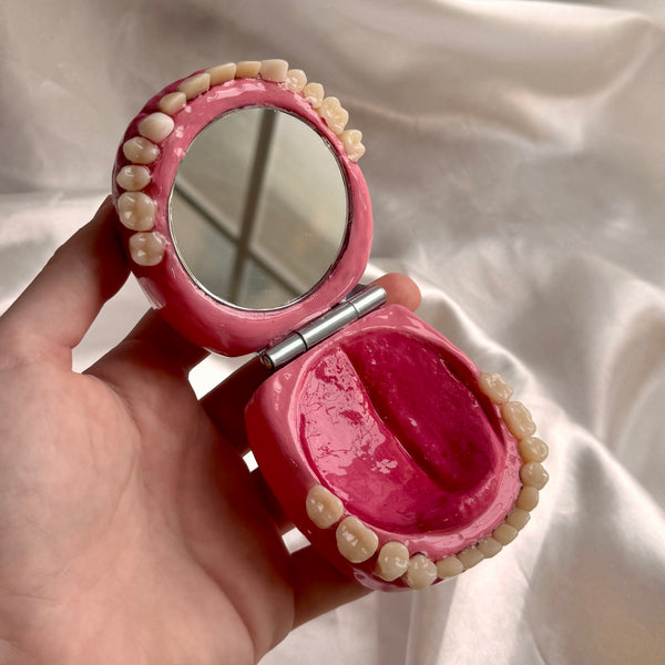Vampire Chompact