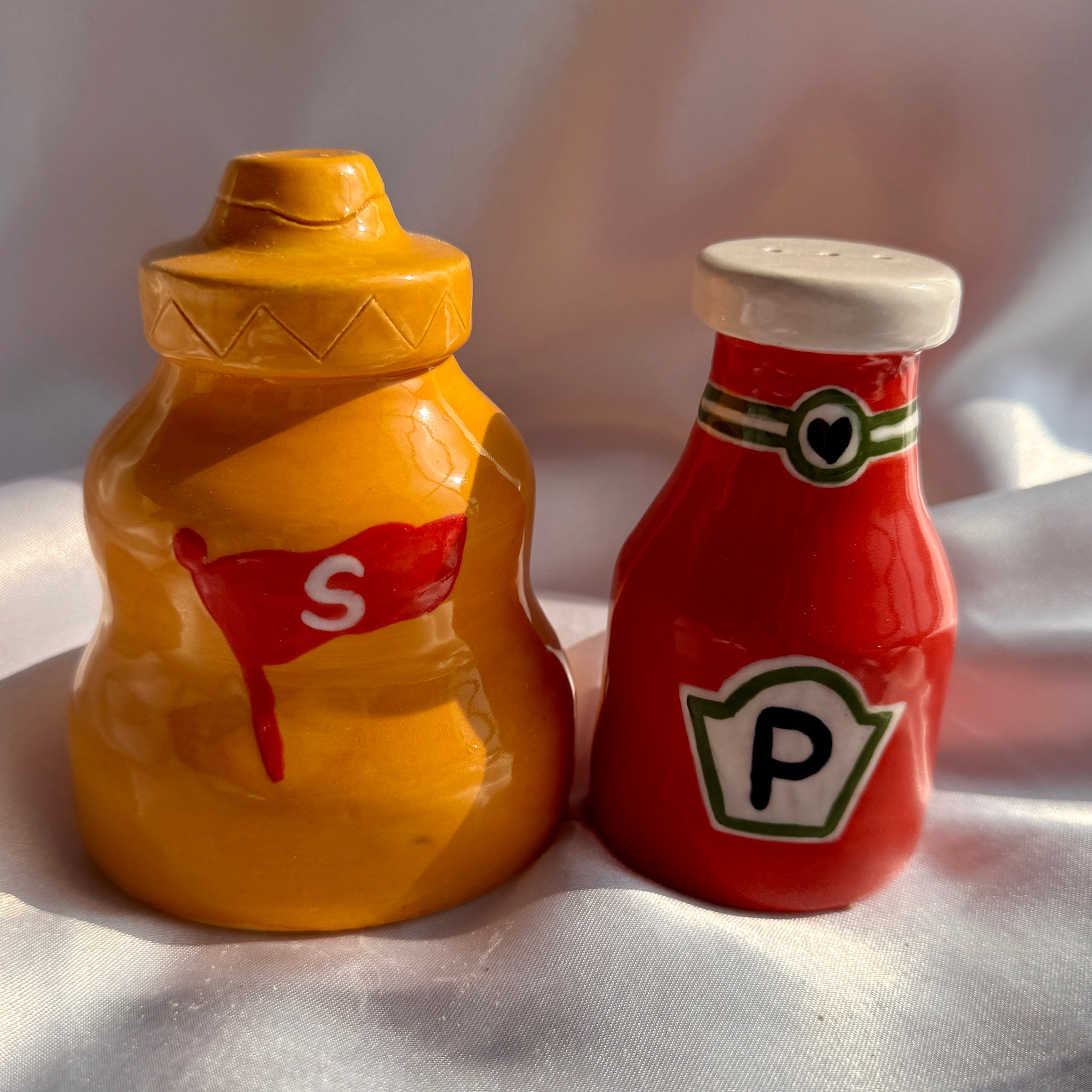 Ketchup n' Mustard Salt n' Pepper Shakers (DECORATIVE)