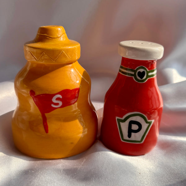 Ketchup n' Mustard Salt n' Pepper Shakers (DECORATIVE)