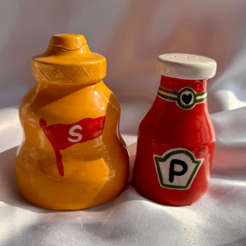 Ketchup n' Mustard Salt n' Pepper Shakers (DECORATIVE)