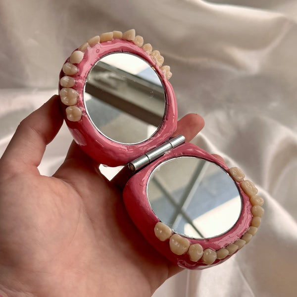 Vampire Chompact