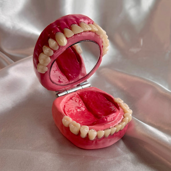 Vampire Chompact