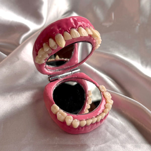 Vampire Chompact