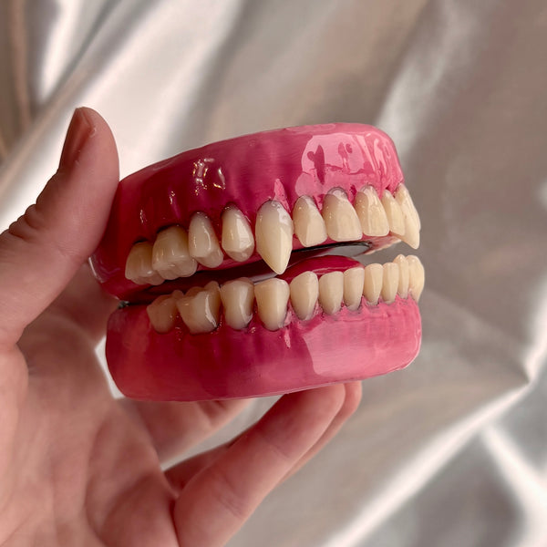Vampire Chompact