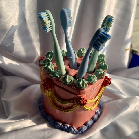 Cake Toothbrush Holder