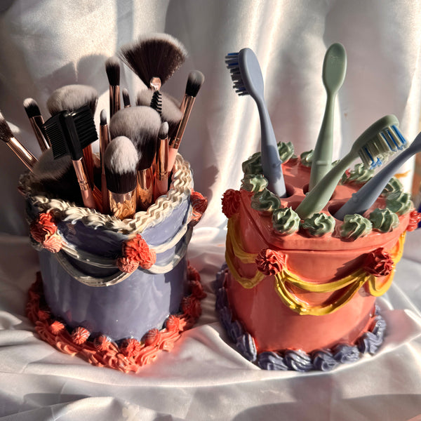 Cake Toothbrush Holder