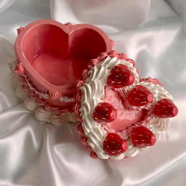 Full Fancy Strawberry Cake Box