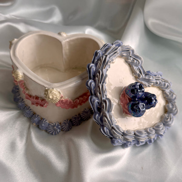 Medium Vanilla n' Blueberries Cake Box